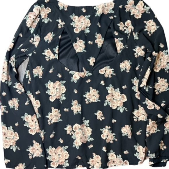 BUNDLE 3 FOR $18- Gypsy Rose Womens Large Black‎ Floral Top Back Cut Out - Picture 3 of 14